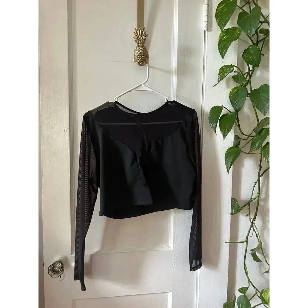 SHEIN Curve women’s size 1x-large Black cropped shirt